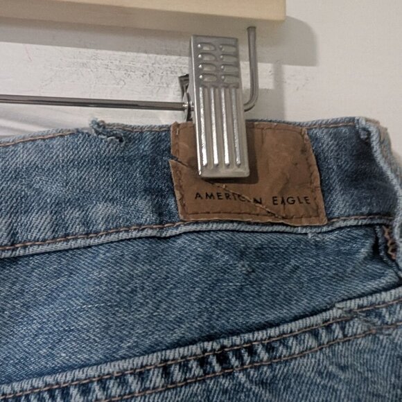 (Flaws) NWT AE | Distressed Mom Shorts in light blue - Picture 10 of 16